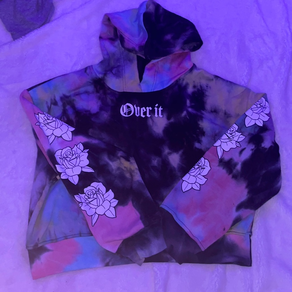 Over it cropped hoodie, hardly been worn, brand rue21, tie die, very comfortable